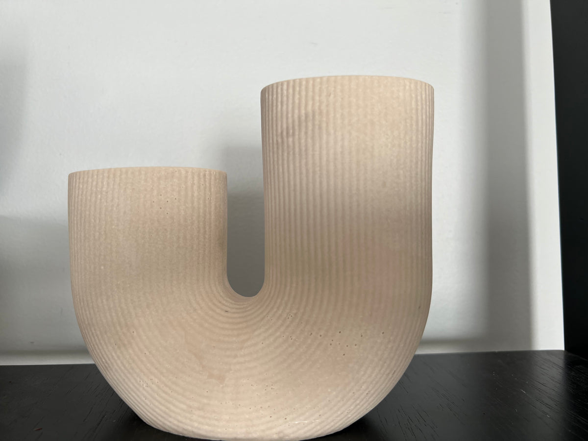 U-shaped vase