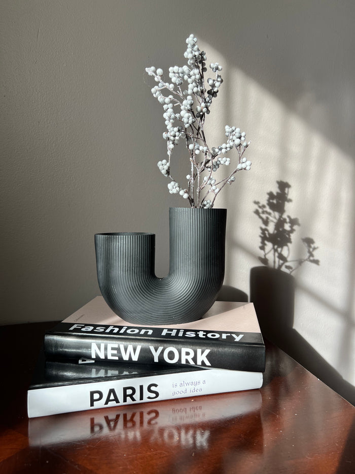 U-shaped vase