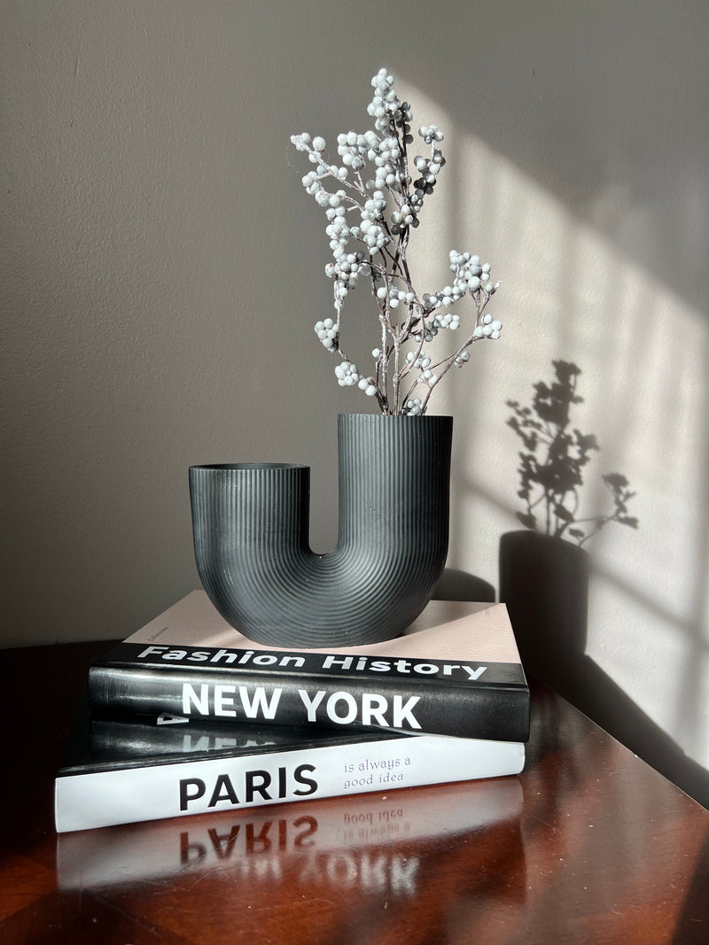 U-shaped vase