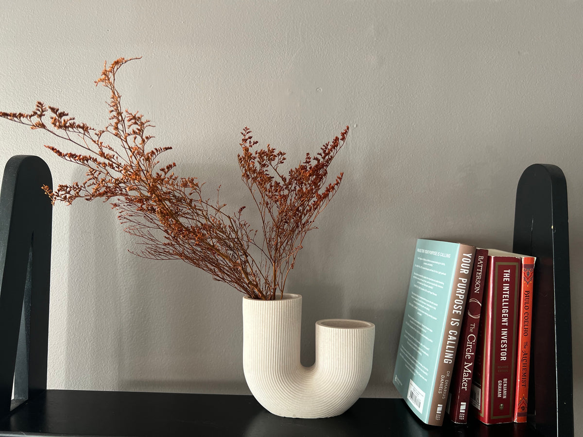 U-shaped vase