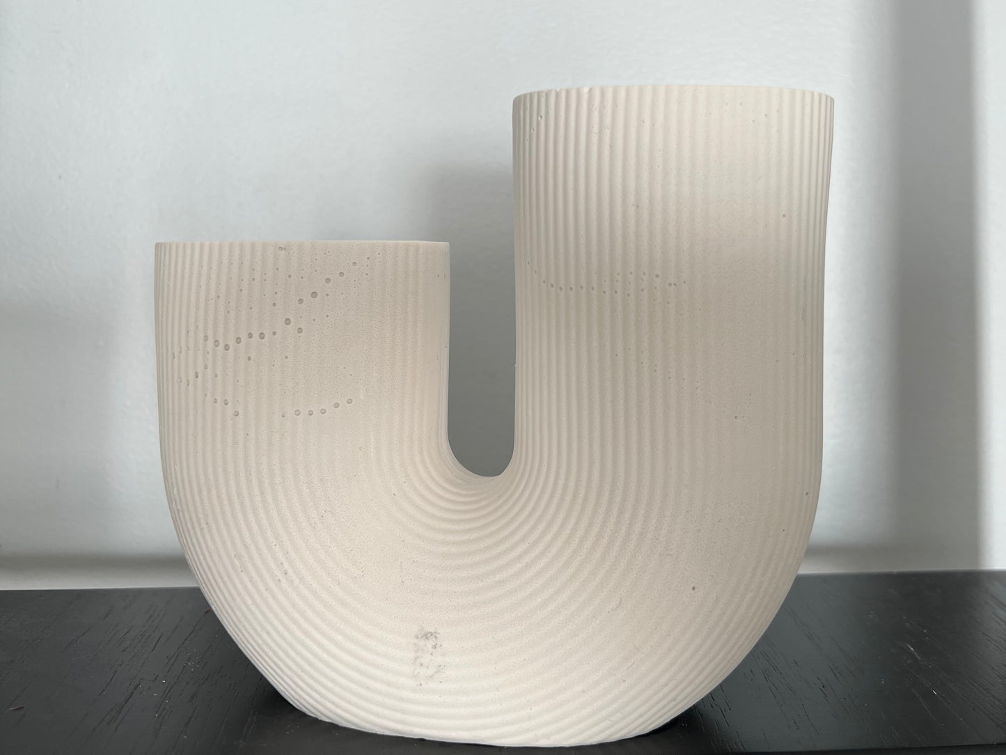 U-shaped vase